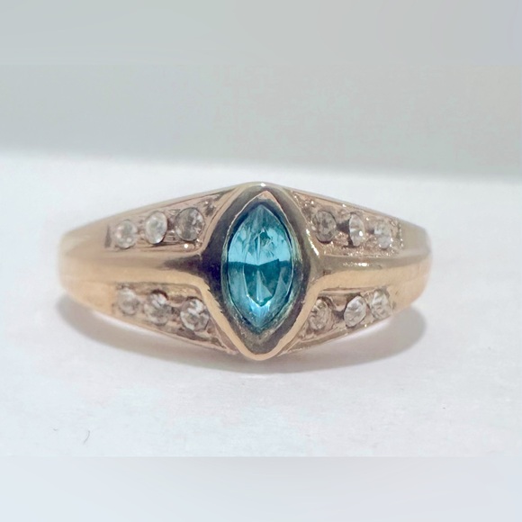 Vintage Finesse Gold Tone & Crystal Ring - Size 8 - New Old Stock - Picture 1 of 4